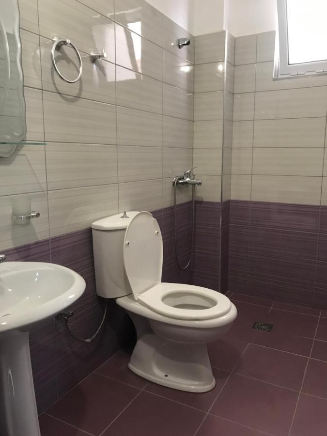 Guesthouse Flamur Ксамил Екстериор снимка